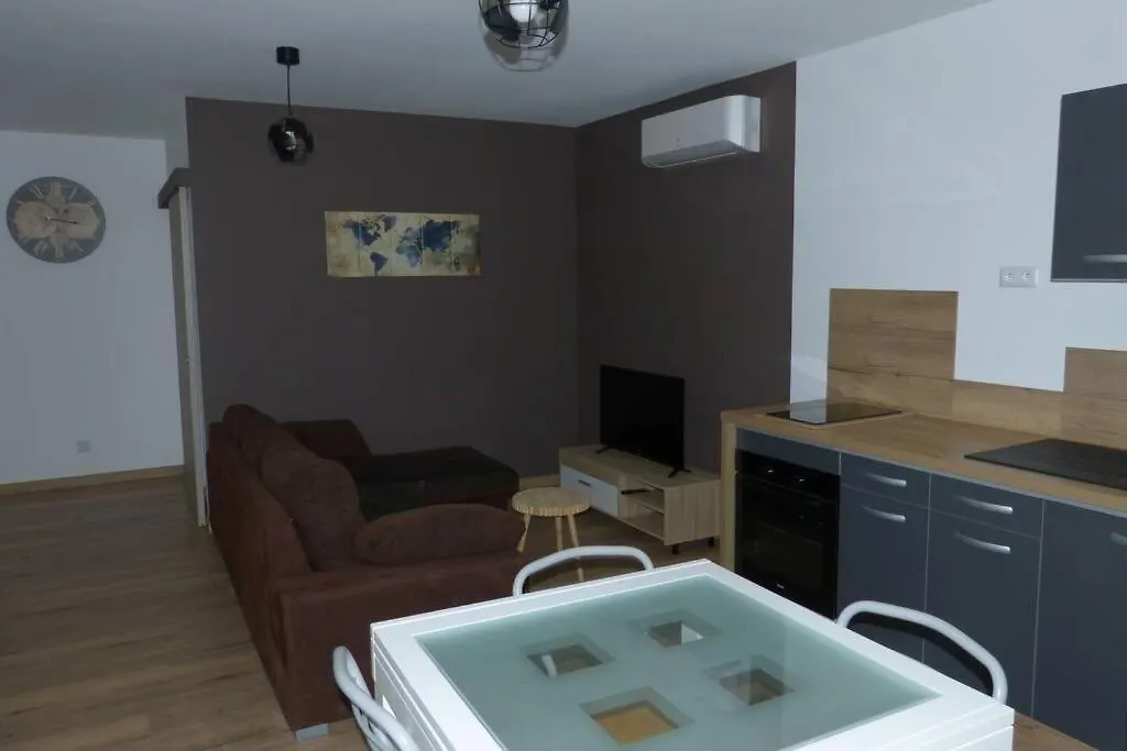 Hébergement de vacances Gîte entièrement rénové au calme sur le thème de la terre Carpentras
